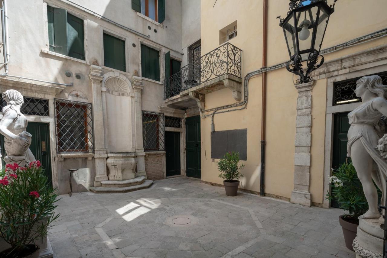 Venice Palace Tintoretto By Wonderful Italy Exterior photo